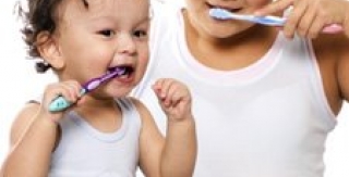 Chăm sóc răng ở trẻ bệnh tim 