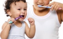 Chăm sóc răng ở trẻ bệnh tim 